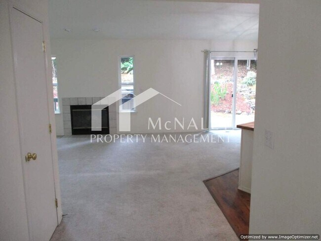 Building Photo - Spacious 3-Bedroom Home with Bonus Room and Peek-a-Boo Views