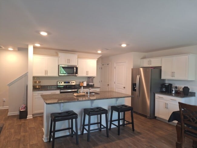 Building Photo - Lovely Four Bedroom Home  Appropriately 5 Minutes Away from Gate Ft Jackson and 30 Minutes from S...