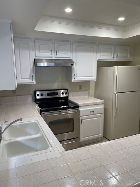 Building Photo - 1833 Caddington Dr