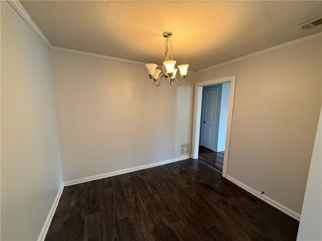 Building Photo - 532 Woodlore Dr