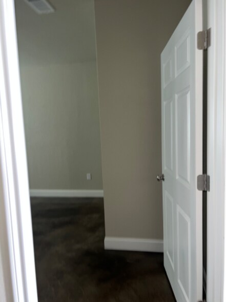 Building Photo - 3216 Belmont Dr