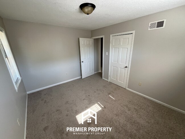 Building Photo - 3821 Oak Lake Ln