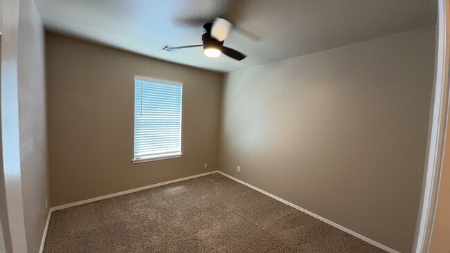 Building Photo - Welcome to this charming 3-bedroom, 2-bath...