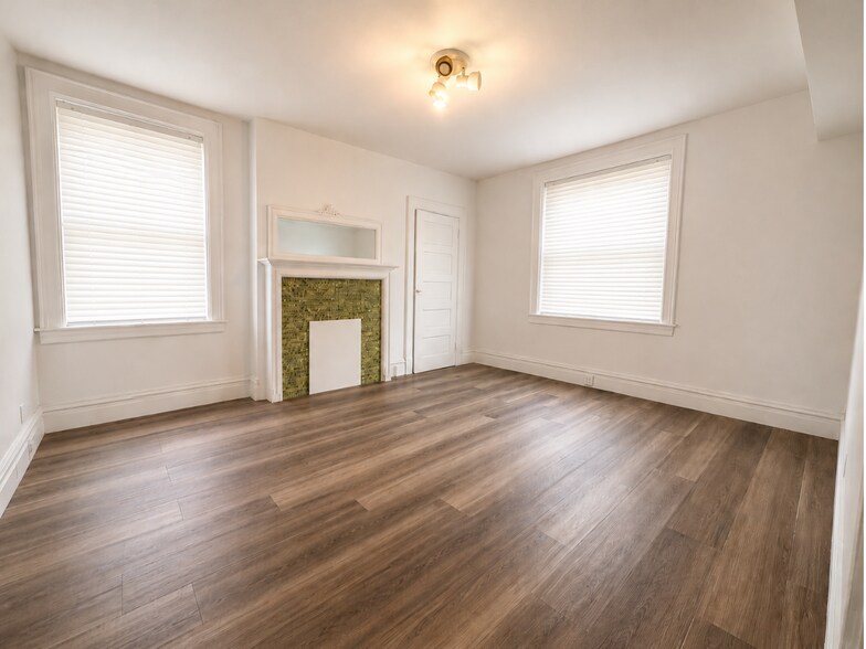 4821#2 - 4821 Centre Ave