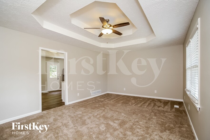 Building Photo - 127 McWhirter Pl