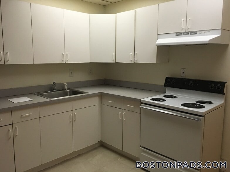 Building Photo - 437 Cambridge St