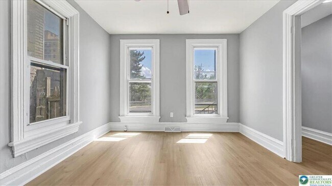 Building Photo - 841 Jackson St