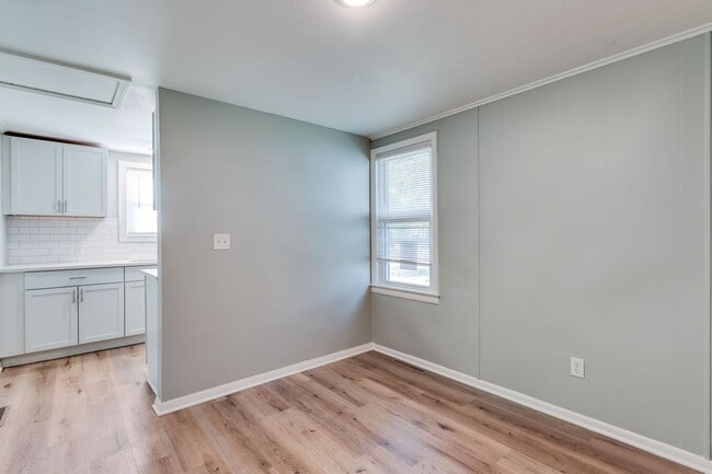 Building Photo - 4828 W 3rd St N