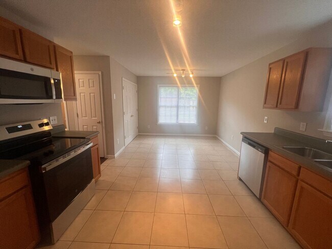 Building Photo - Charming 3-Bedroom Home with Endless Poten...