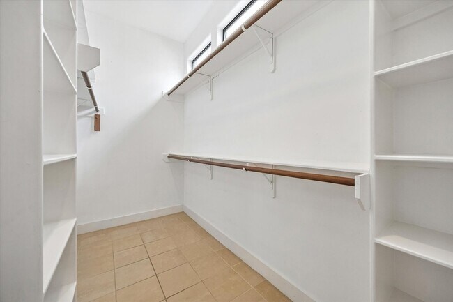 Building Photo - 732 Ruthven St