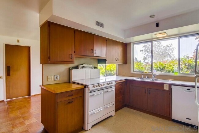 Building Photo - 631 San Gorgonio St