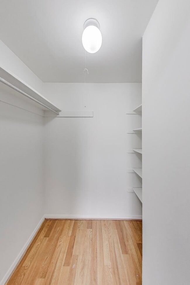 Building Photo - 2BD/1BA in Bethesda Park - Feeds to WJ HS - Great location - Close to Walter Reed & METRO