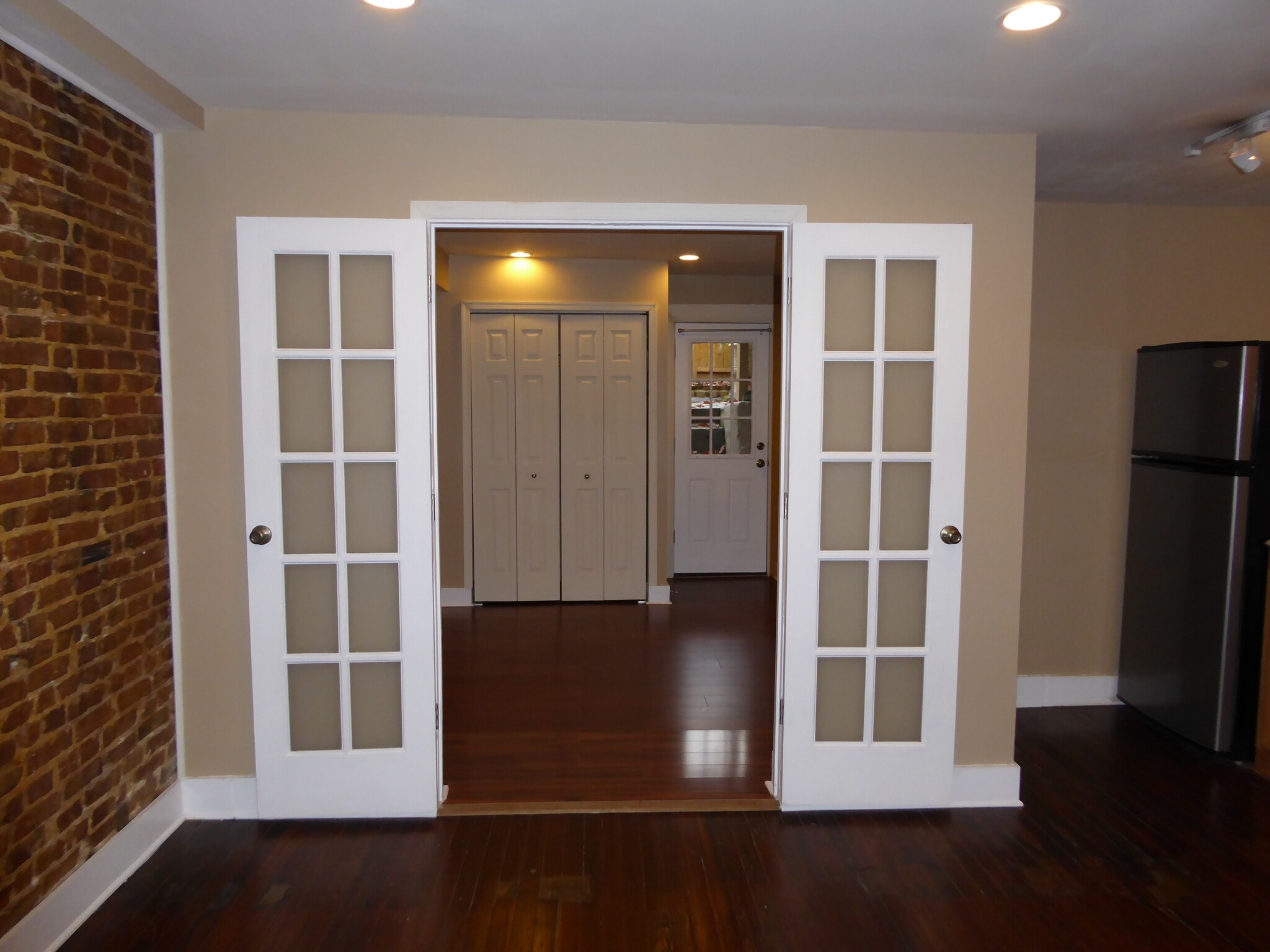 Building Photo - 106 9th St SE