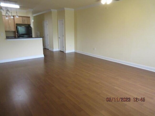 Building Photo - Upgraded End-Unit Townhome Minutes From Eglin AFB