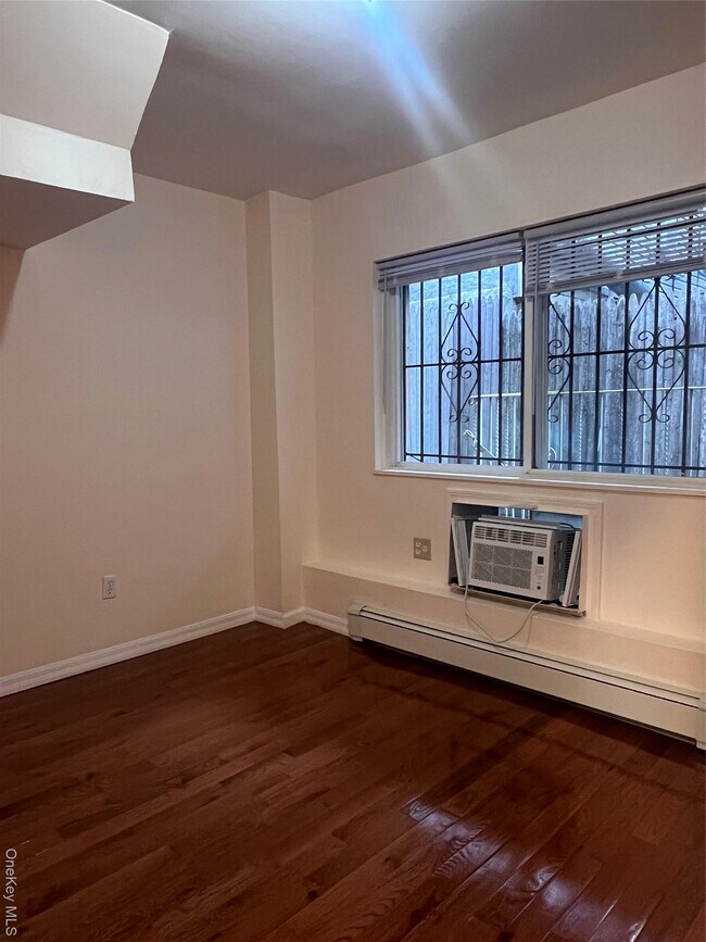 Building Photo - 1031 Halsey St