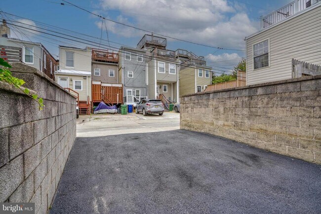 Building Photo - 1129 Battery Ave