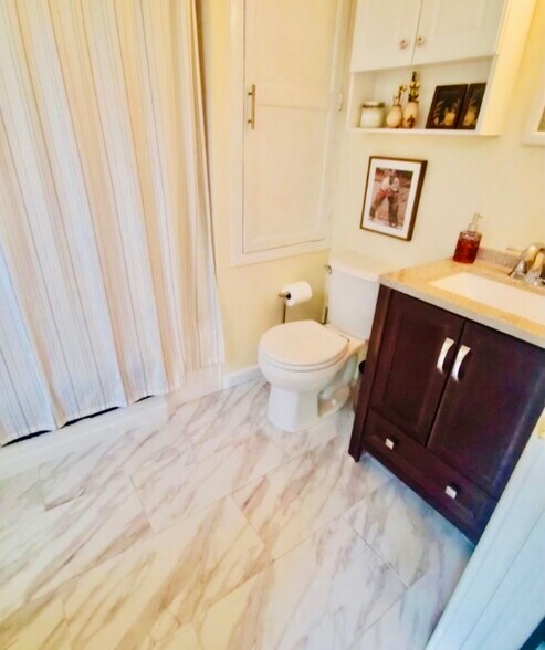 Building Photo - 15 Dixon St