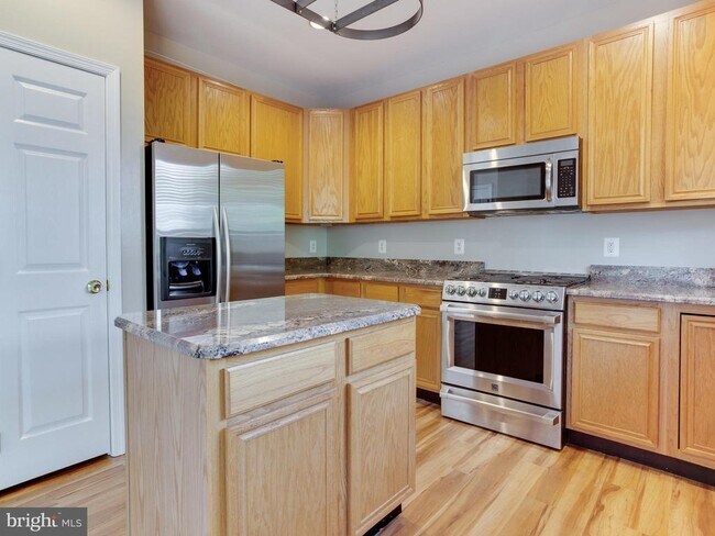 Building Photo - 6704 Dorothy Giles Ct