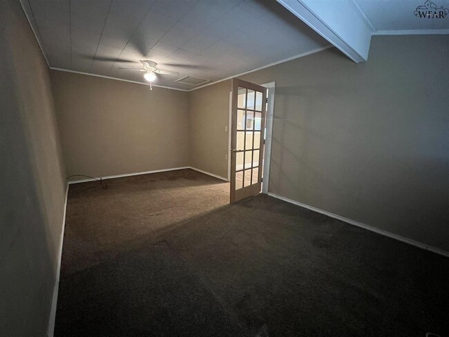 Building Photo - 115 E Garden Dr