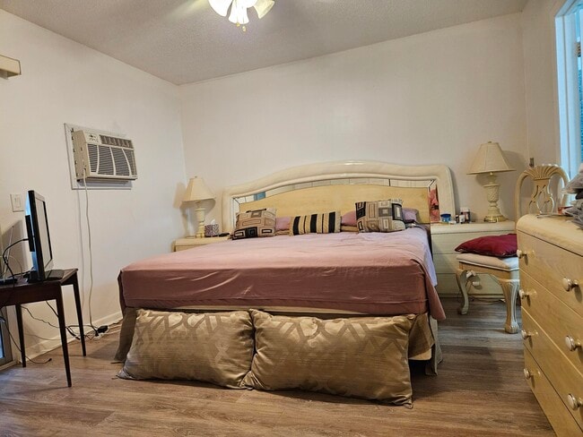 Building Photo - 118 Tilford F