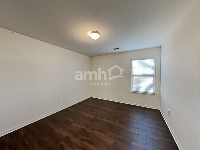 Building Photo - 6236 Leslie Dr