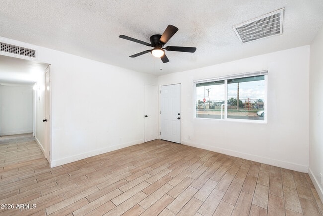 Building Photo - 157 W Juniper St