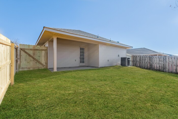 Building Photo - 236 Bermuda Lakes Dr