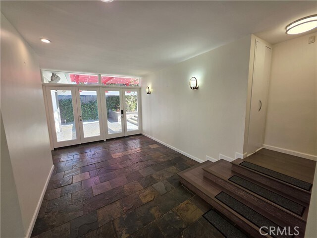 Building Photo - 310 S Thurston Ave