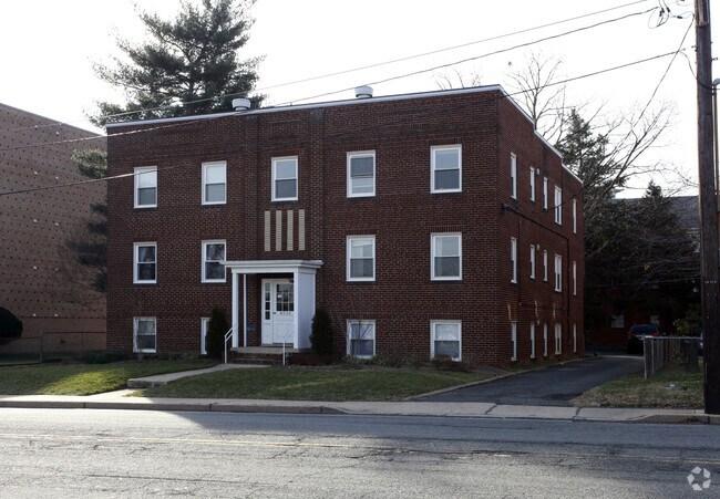 Building Photo - 4030 Washington Blvd