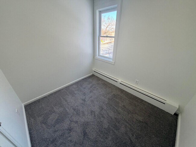 Building Photo - 446 4th St