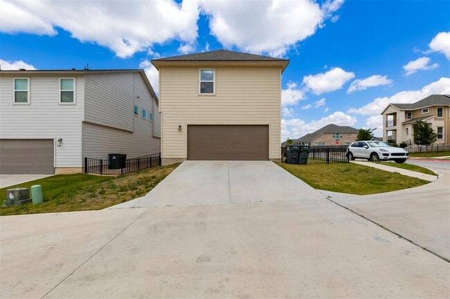 Building Photo - 218 Glass Mountains Wy