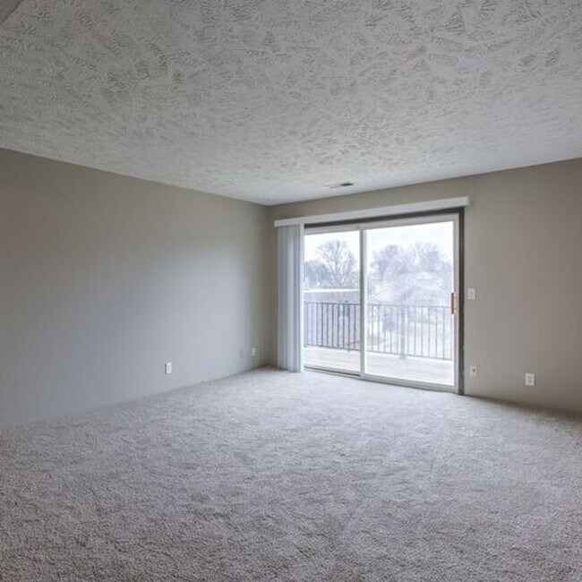 Building Photo - Spacious Apartments Located in the Heart o...