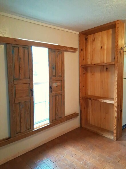 Building Photo - 68 Laker Dr
