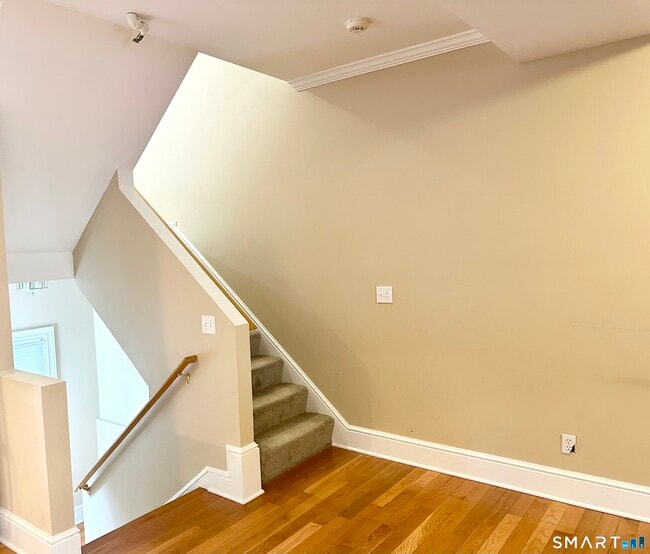 Building Photo - 14 Haviland St