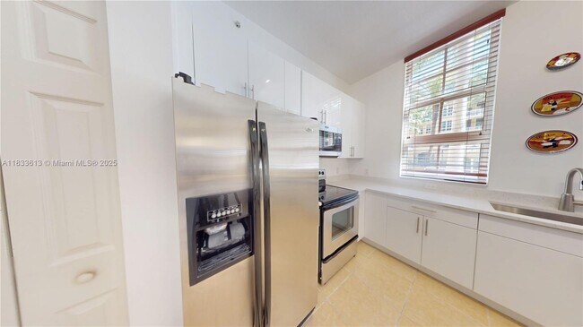 Building Photo - 3001 NE 185th St
