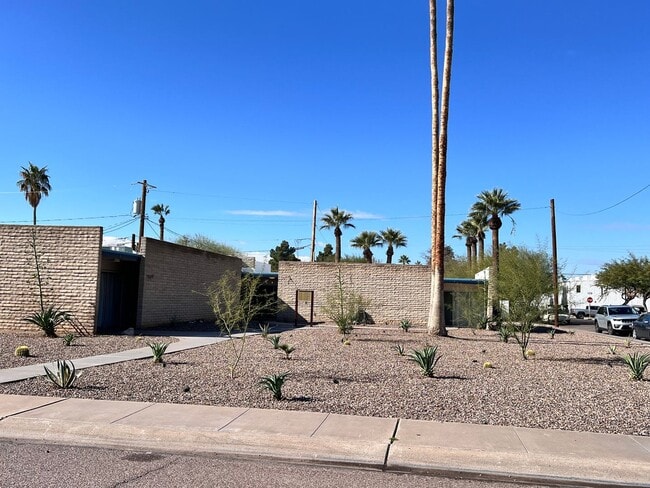 Building Photo - Arcadia-Biltmore area apartment