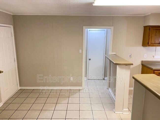 Building Photo - 424 Deerskin Dr