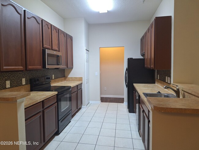 Building Photo - 7061 Snowy Canyon Dr