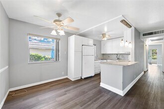 Building Photo - 220 Seville Dr