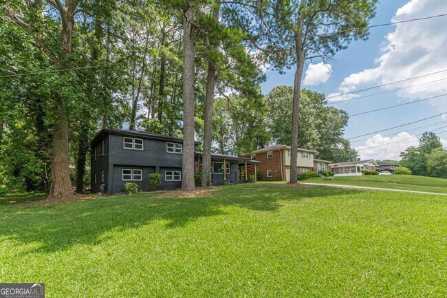 Building Photo - 2352 Glendale Dr