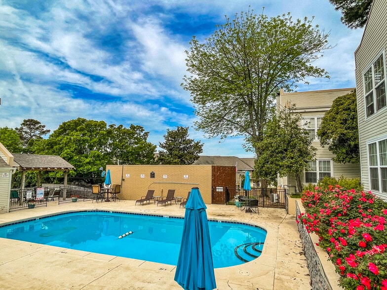 ReNew on Cantrell 8101 Cantrell Rd Little Rock AR 72227 Apartment Finder