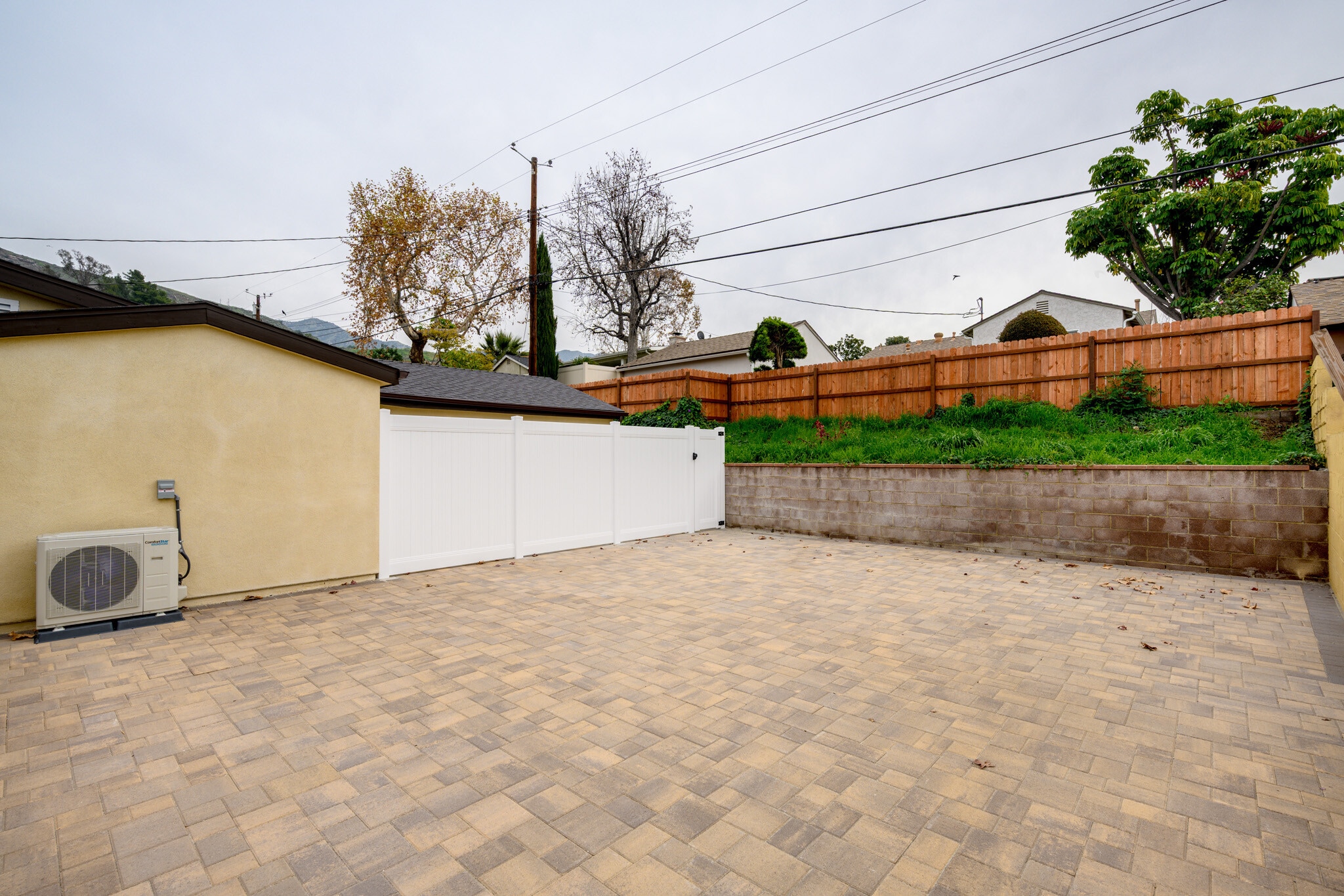 Building Photo - 918 University Ave