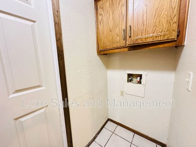 Building Photo - 7208 Kings Manor Ct
