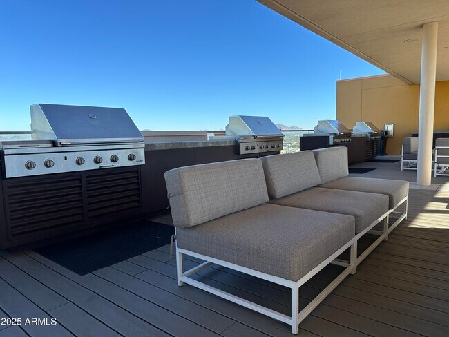 Building Photo - 200 W Portland St