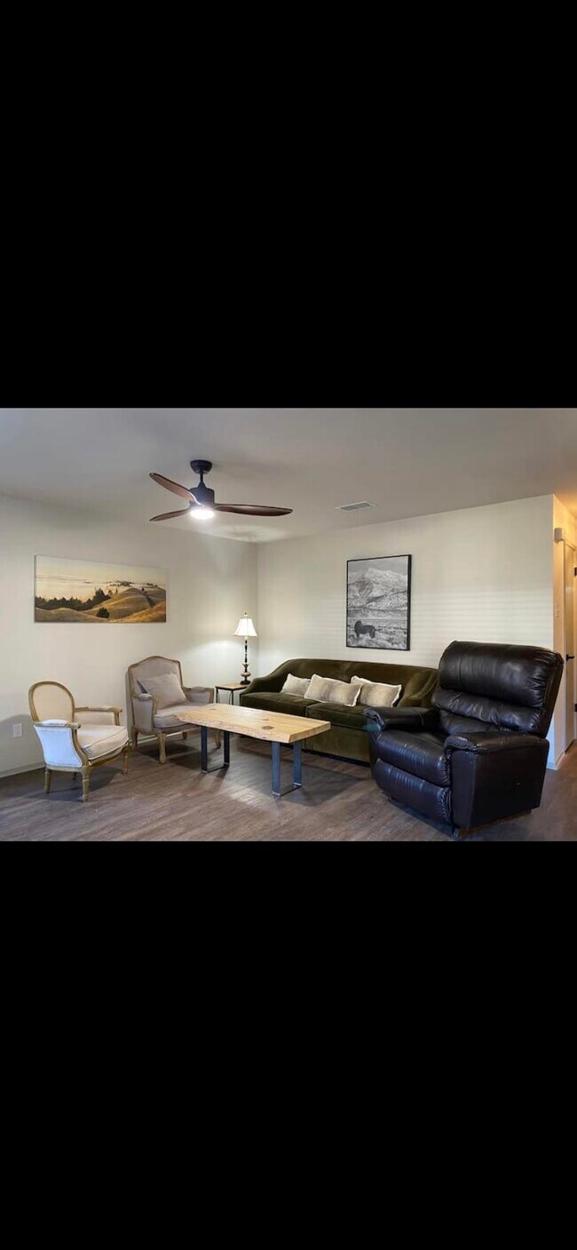 Primary Photo - 400 W South Town Dr