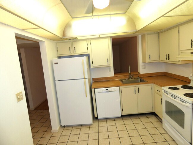 Building Photo - 357 N Rock Island Rd