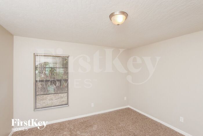 Building Photo - 601 Londonderry Cir SE