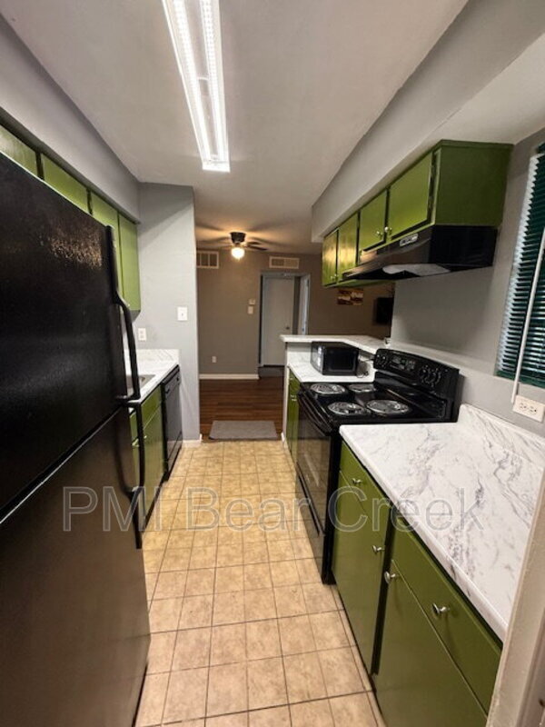 Building Photo - 9550 Deering Dr
