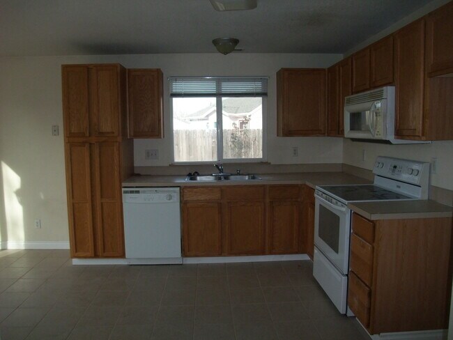 Building Photo - 3 Bedroom 2 Bath  Home In The Lexington Ar...