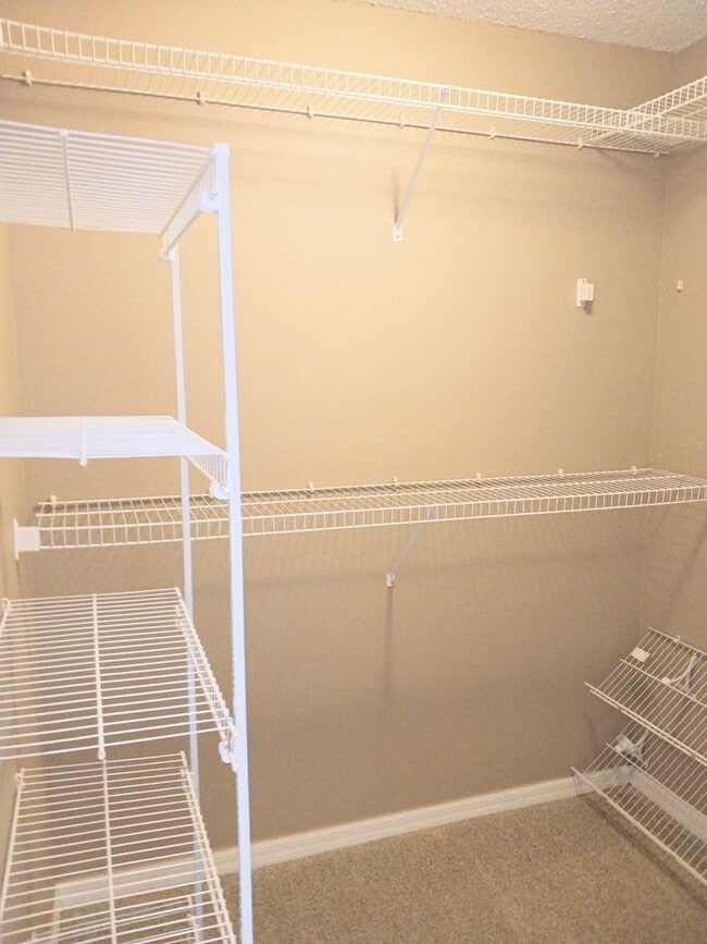 Building Photo - Home For Rent